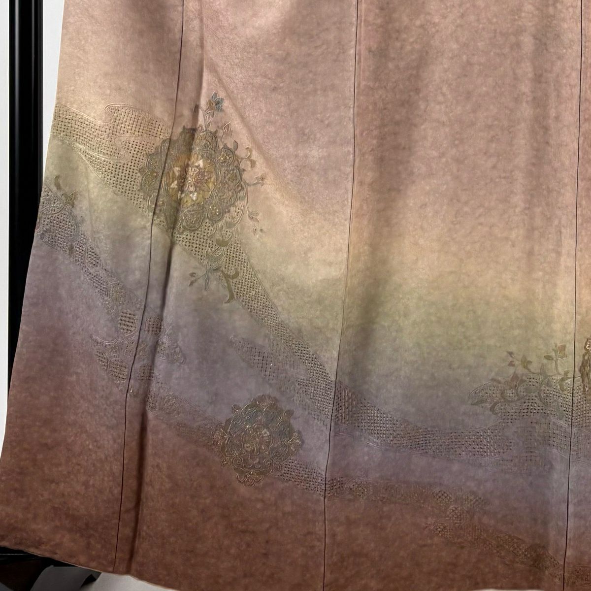 【美品】 付下 身長162.5cm 袖長65cm M 雙層 華紋 花唐草紋 刺繡 金金箔 淺小豆 純蠶絲 優品級