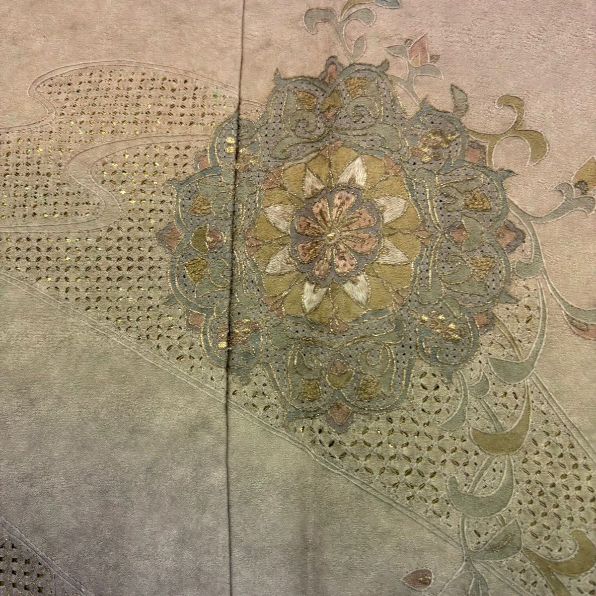 【美品】 付下 身長162.5cm 袖長65cm M 雙層 華紋 花唐草紋 刺繡 金金箔 淺小豆 純蠶絲 優品級