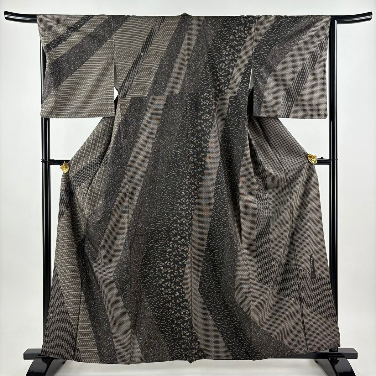 【美品】訪問服 身長160.5cm 袖長66cm M 雙層 紬織織 伊勢型絵羽小紋 落款あり 楓 立涌 焦茶 純蠶絲 名品級