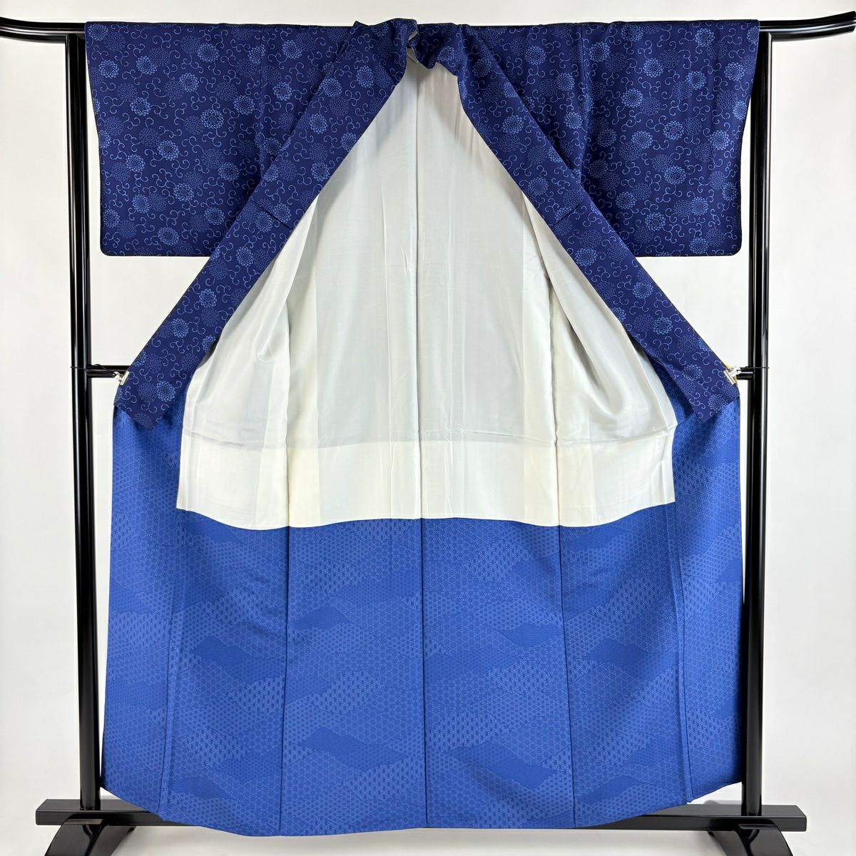 【美品】訪問服 身長159cm 袖長63.5cm S 雙層 本草木染 落款あり 菊花唐草紋 流水 深藍 純蠶絲 秀品級