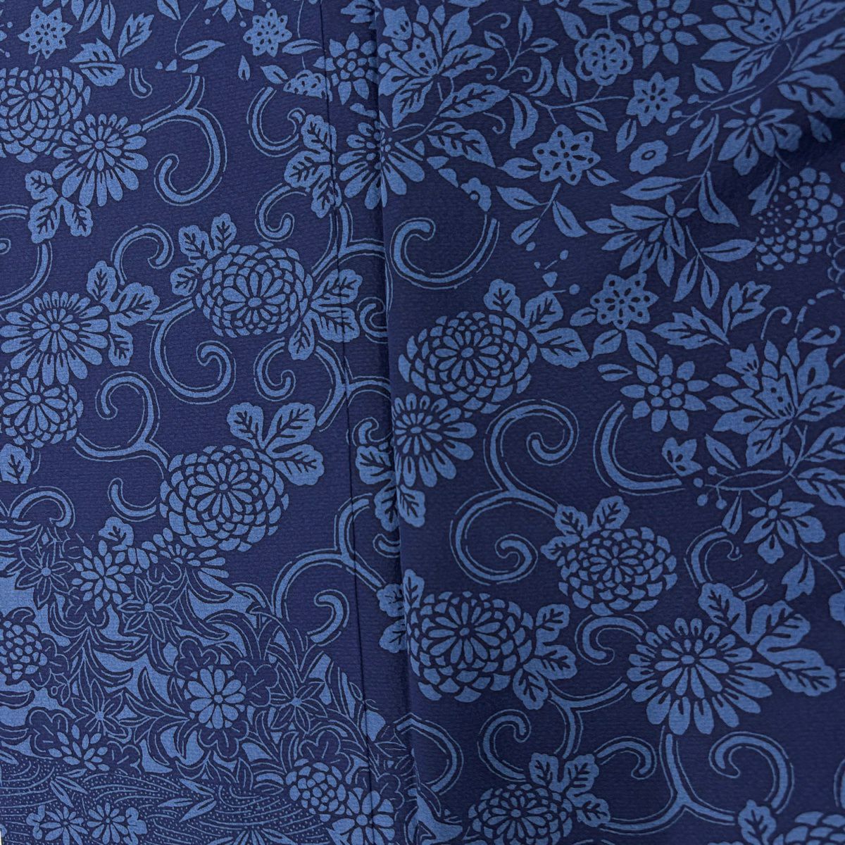 【美品】訪問服 身長159cm 袖長63.5cm S 雙層 本草木染 落款あり 菊花唐草紋 流水 深藍 純蠶絲 秀品級
