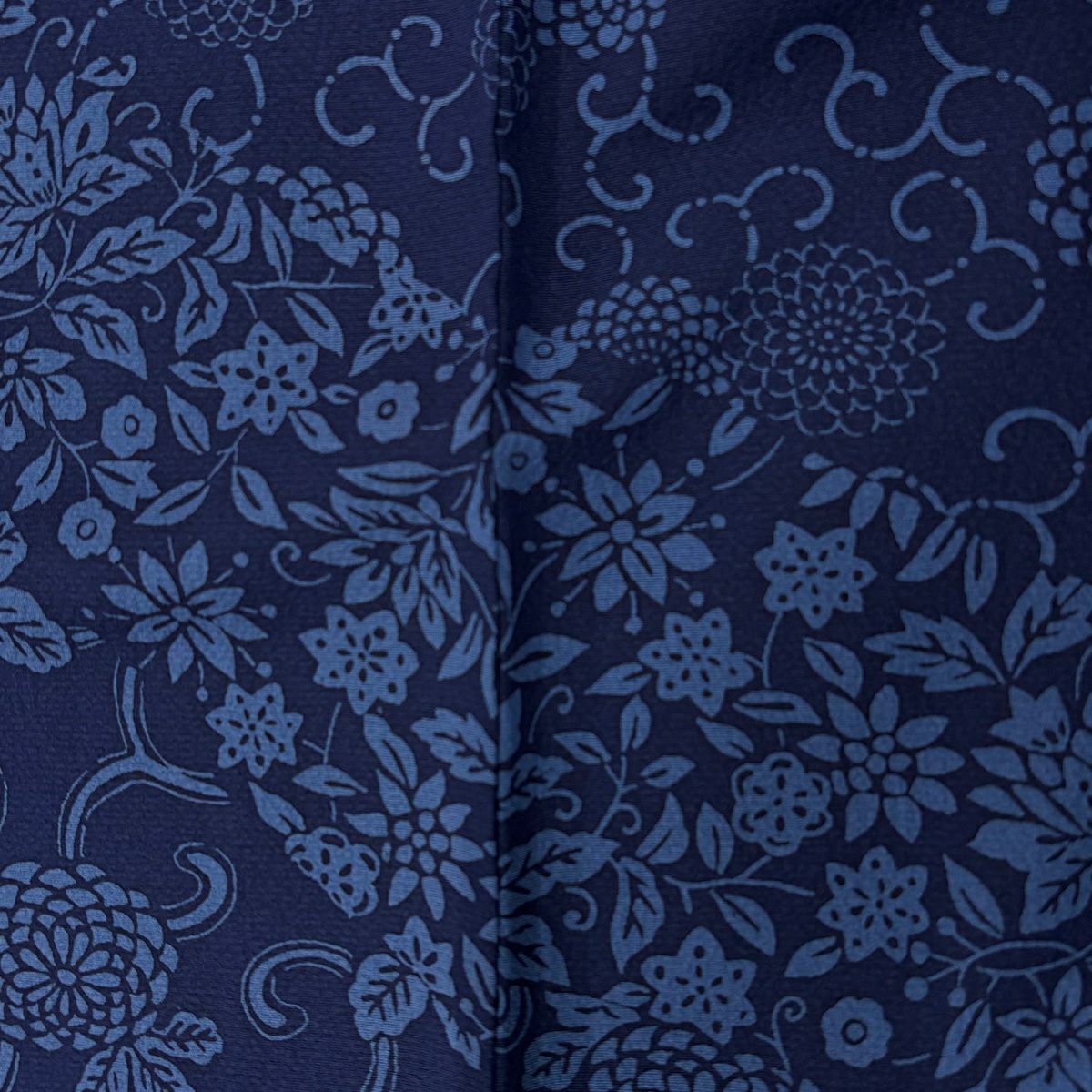 【美品】訪問服 身長159cm 袖長63.5cm S 雙層 本草木染 落款あり 菊花唐草紋 流水 深藍 純蠶絲 秀品級