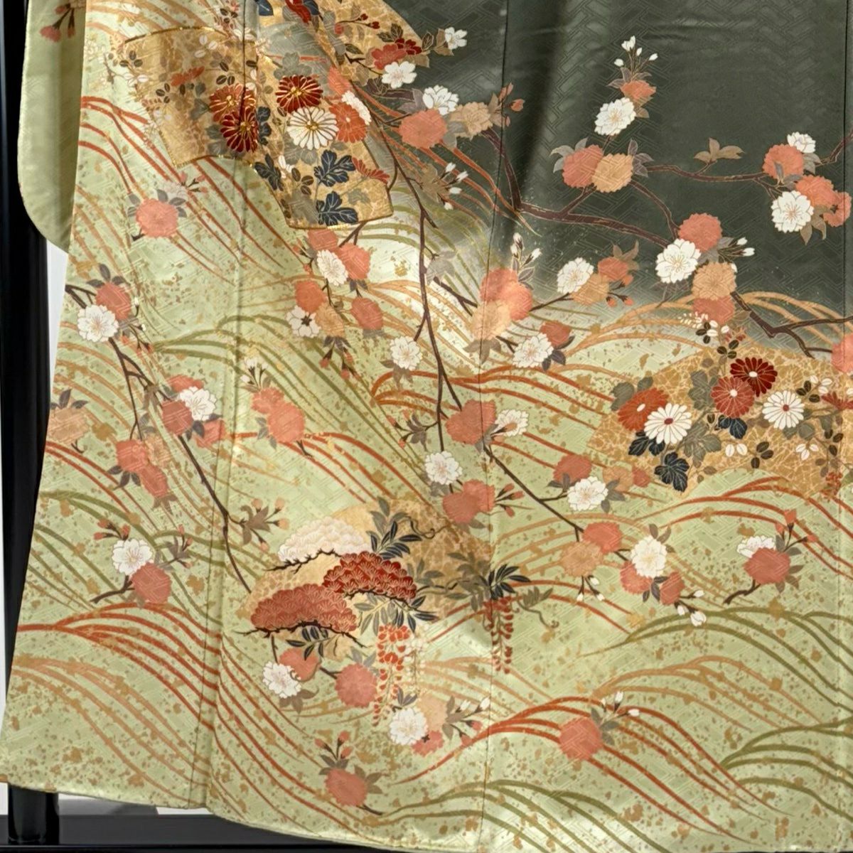 【美品】振袖禮服 身長158cm 袖長65cm M 雙層 落款あり 扇子面 枝花 金銀彩 金糸 鶯色 純蠶絲 秀品級