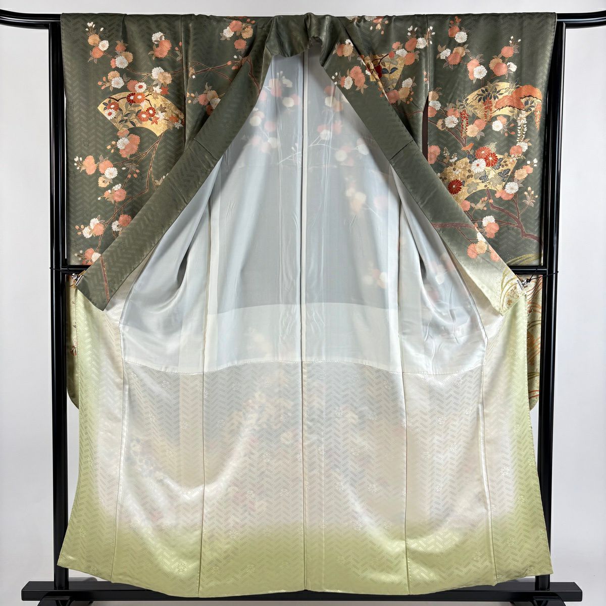 【美品】振袖禮服 身長158cm 袖長65cm M 雙層 落款あり 扇子面 枝花 金銀彩 金糸 鶯色 純蠶絲 秀品級