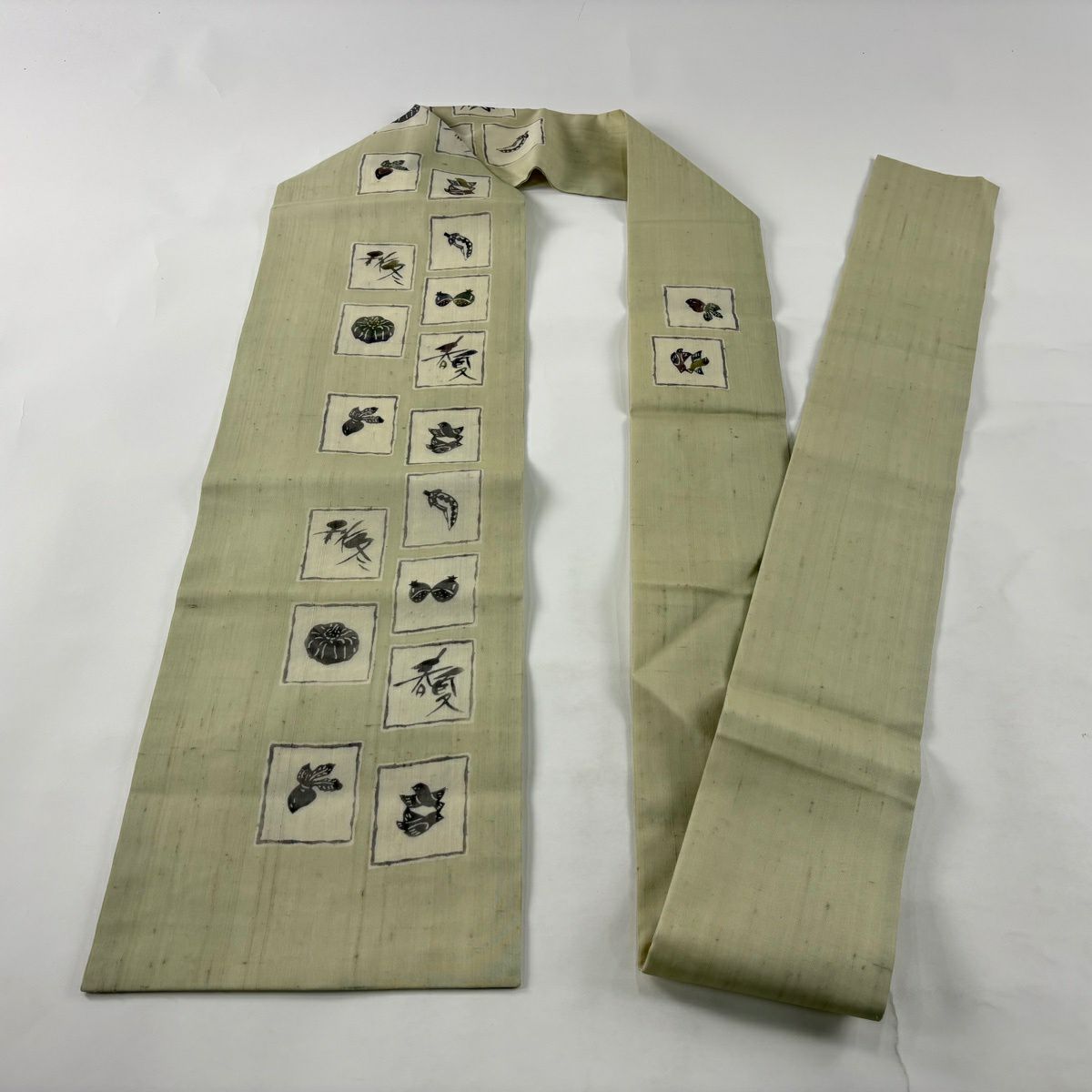 【美品】 名古屋帶 秀品級 夏帶 紬織織 野菜 文字紋 灰綠 純蠶絲