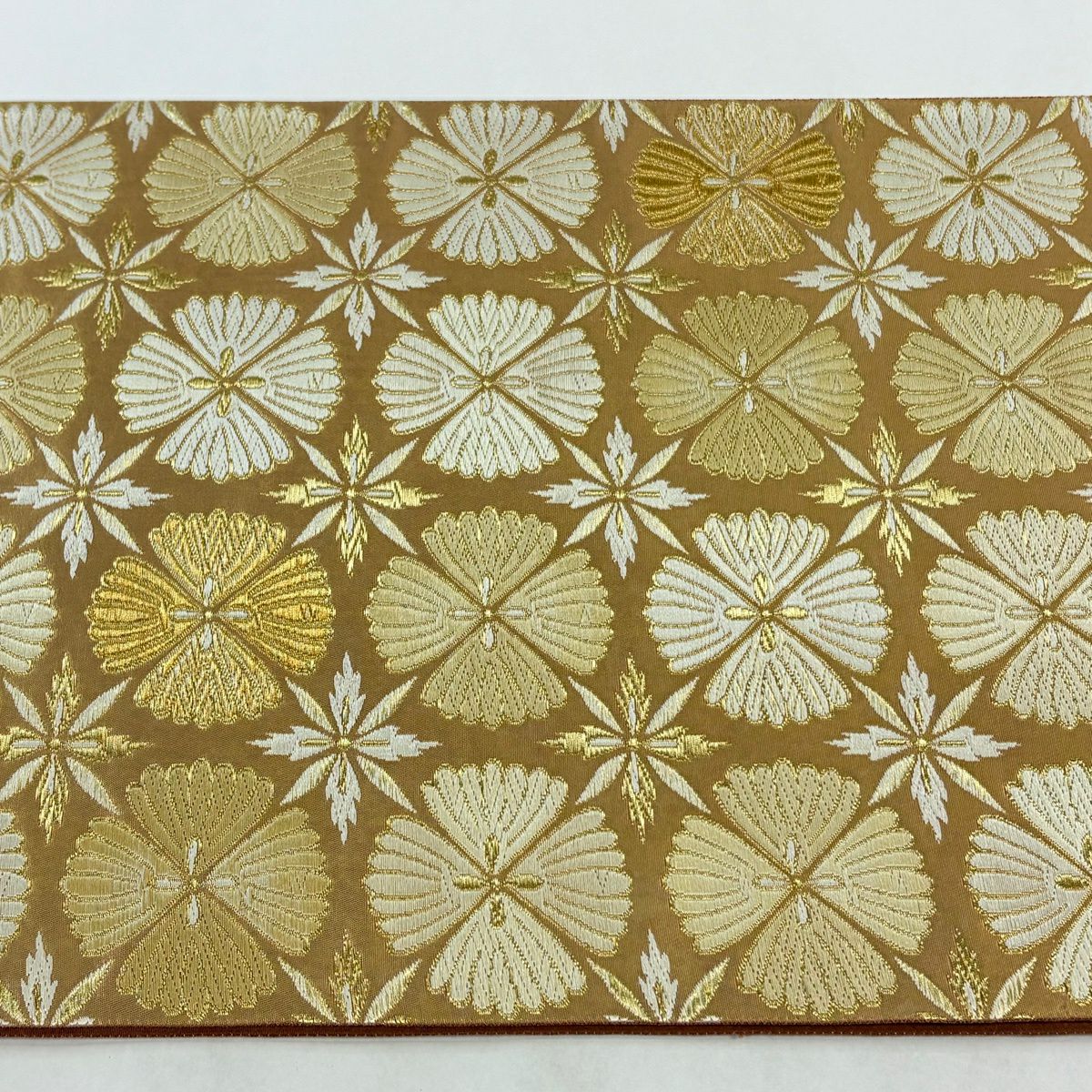 【美品】 袋帶 秀品級 市松樹菊花華紋 本金金箔 唐織 金 六通 純蠶絲