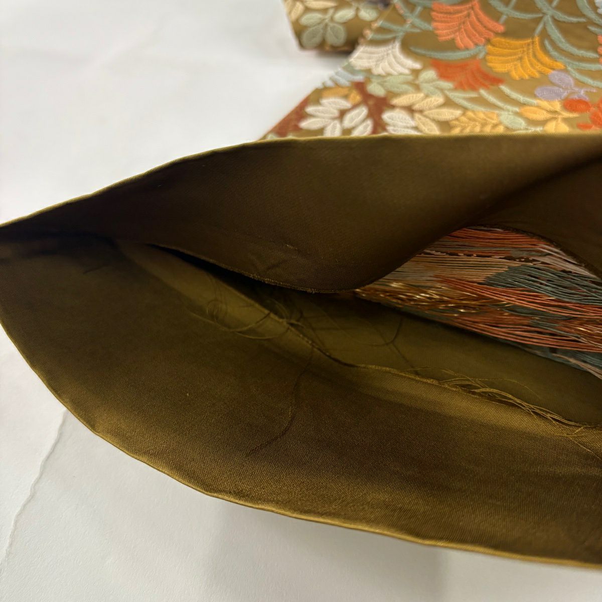 【美品】 袋帶 秀品級 草花紋紋 雲文 唐織 金金箔 山吹茶 六通 純蠶絲