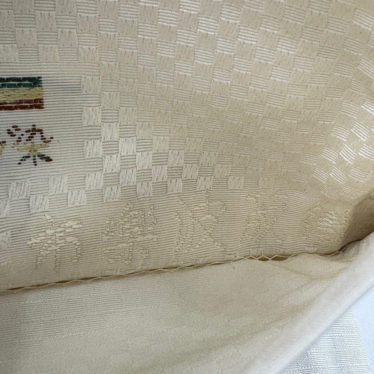 【美品】 袋帶 秀品級 草木染 よろけ縞 幾何學圖案 金金箔 灰色 六通 純蠶絲