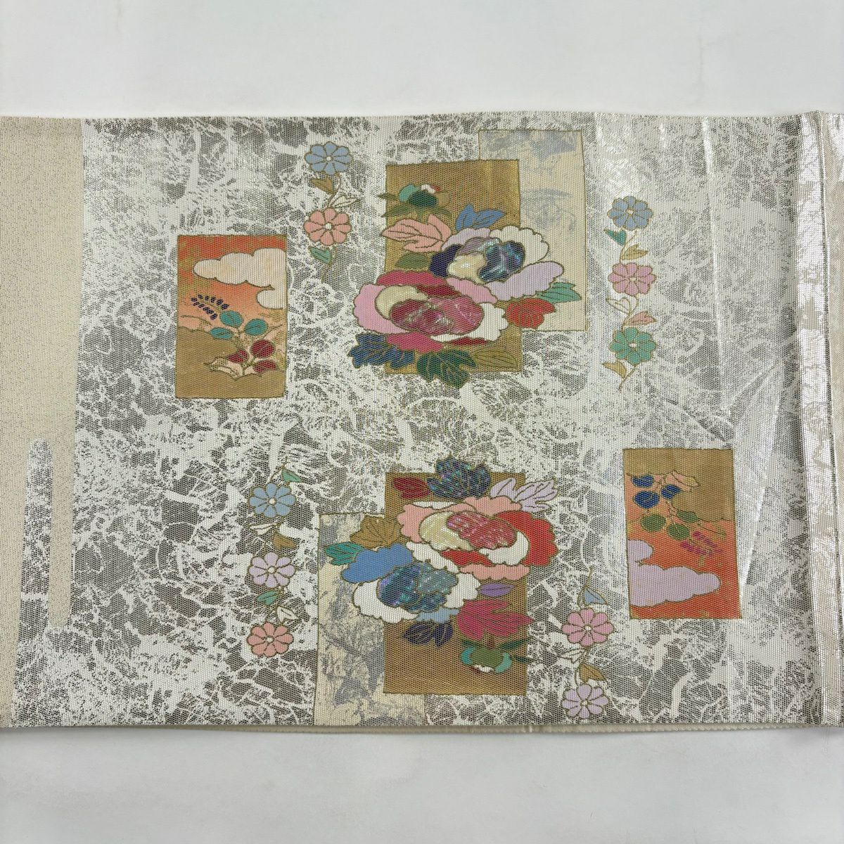 【美品】 袋帶 秀品級 草花紋紋 短冊 金金箔 奶油色 大鼓圖案 純蠶絲