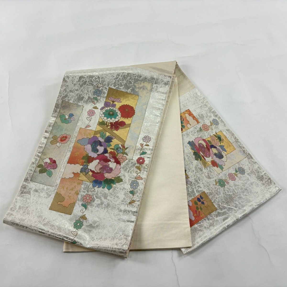 【美品】 袋帶 秀品級 草花紋紋 短冊 金金箔 奶油色 大鼓圖案 純蠶絲