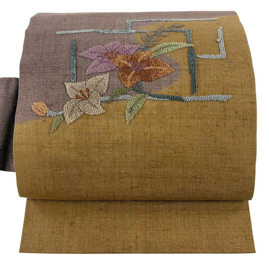 【美品】名古屋帶 秀品級 紬織織 草花紋紋 霞 相良刺繡 染分 山吹茶 純蠶絲