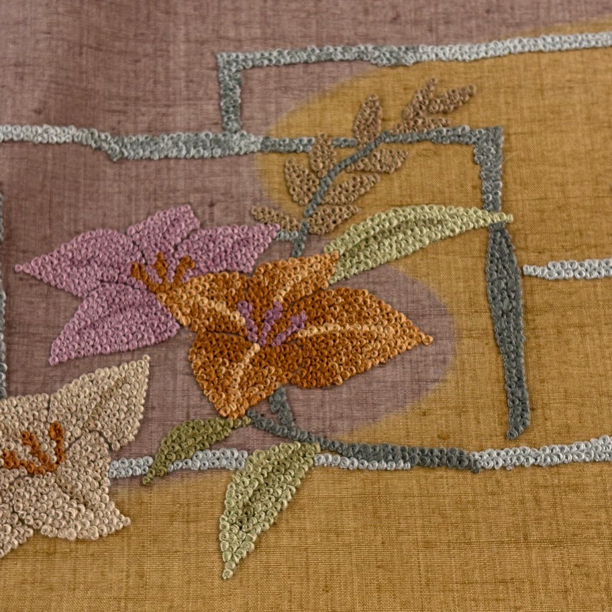 【美品】名古屋帶 秀品級 紬織織 草花紋紋 霞 相良刺繡 染分 山吹茶 純蠶絲