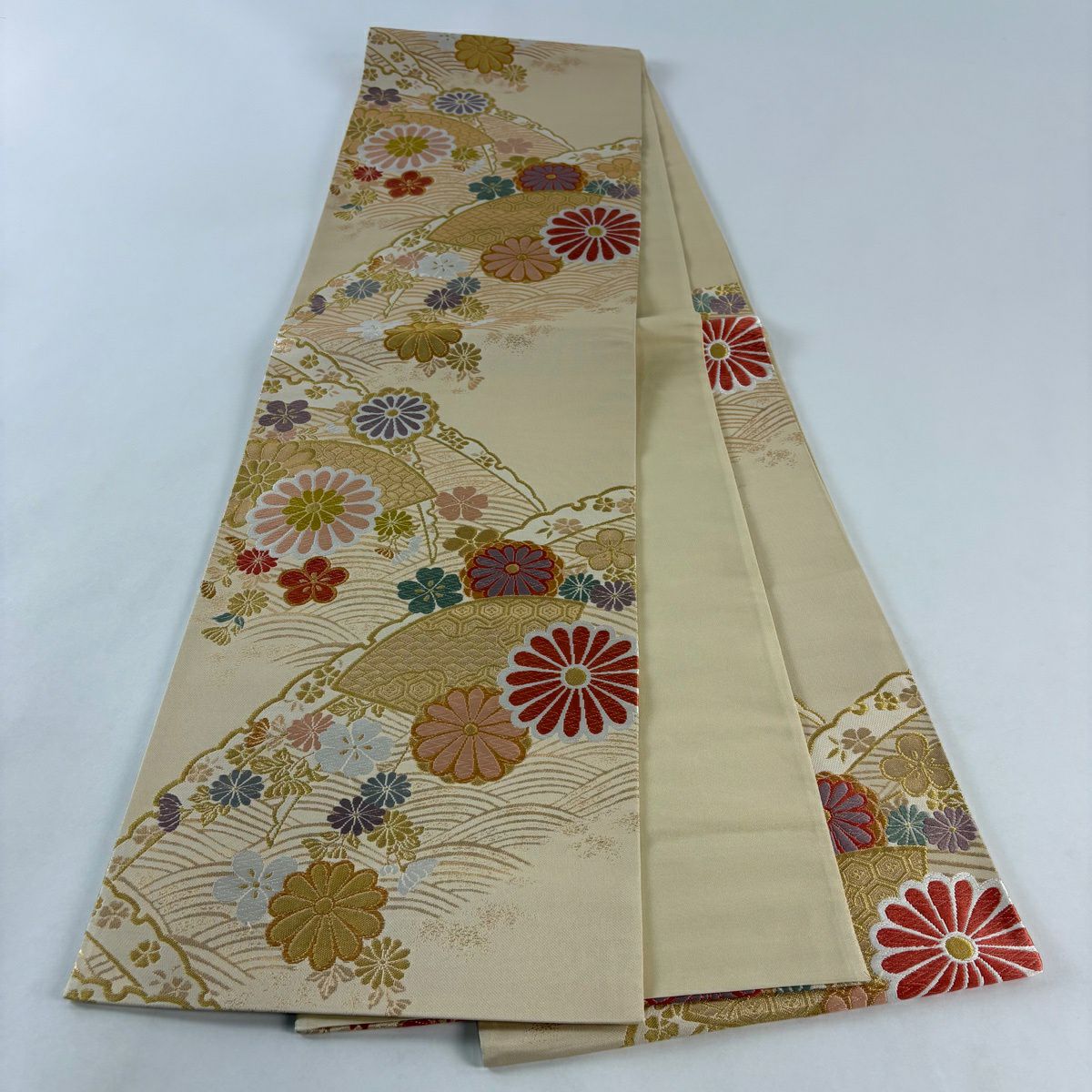 【美品】 袋帶 秀品級 扇子面 菊花 唐織 金絲 米色 六通 純蠶絲