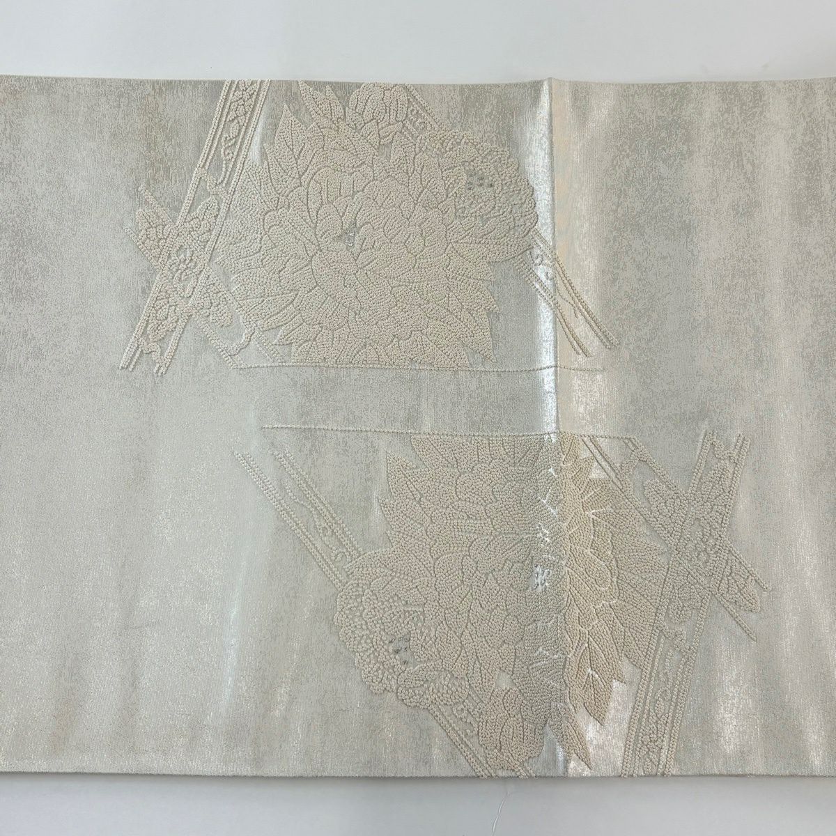 【美品】 袋帶 秀品級 牡丹 花菱 刺繡 金金箔 灰白 お太鼓圖案 純蠶絲