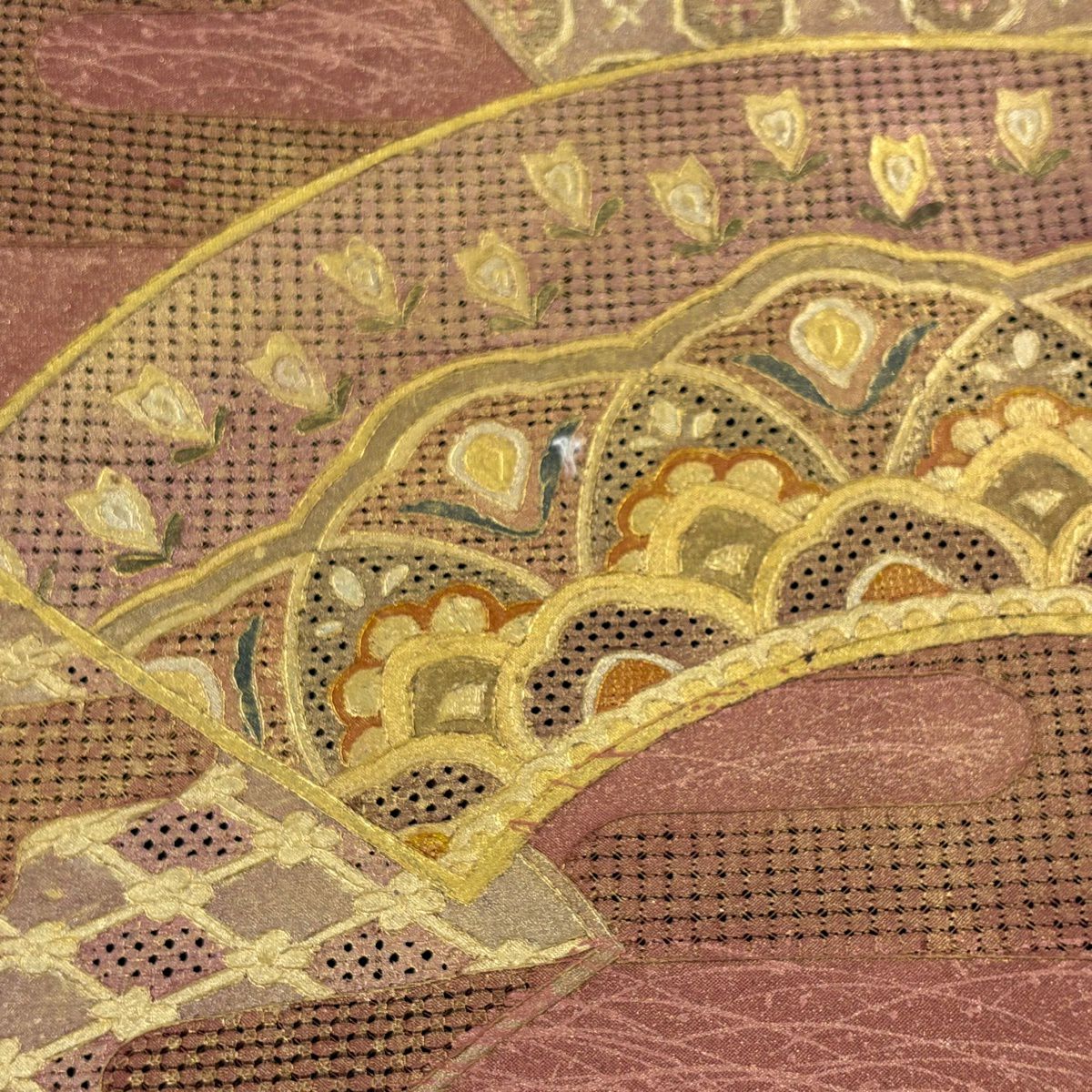 【美品】 袋帶 秀品級 扇子面 ヱ霞 刺繡 金彩裝飾 小豆 深藍色 お太鼓柄 純蠶絲