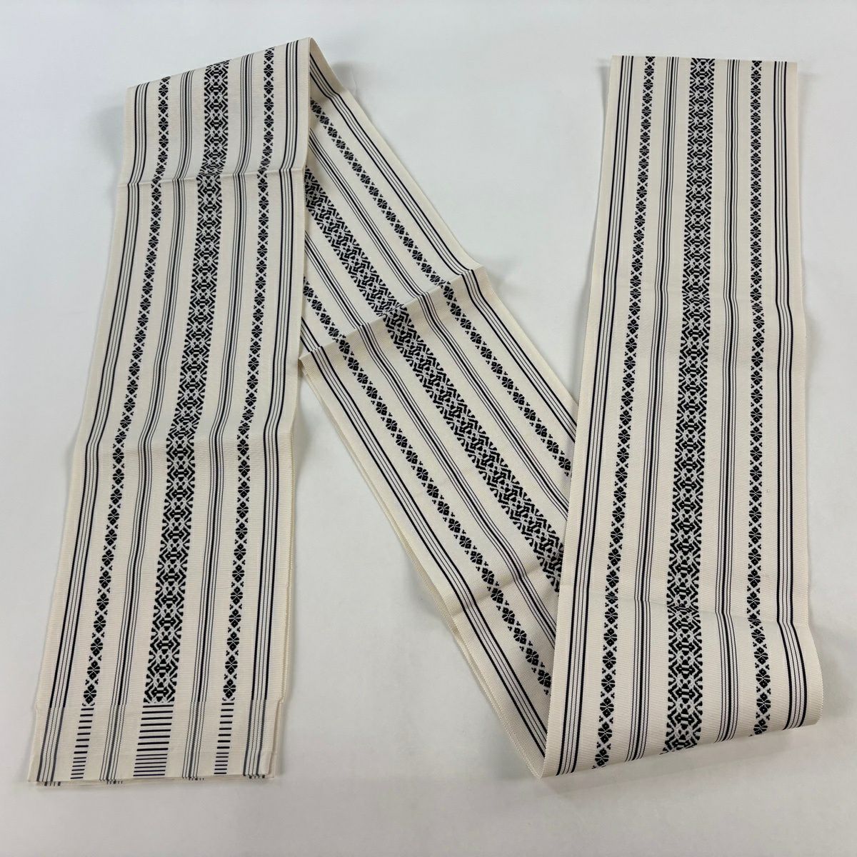 【美品】半幅帶 秀品級 證書齊全 本場筑前博多織 献上紋 灰白 純蠶絲