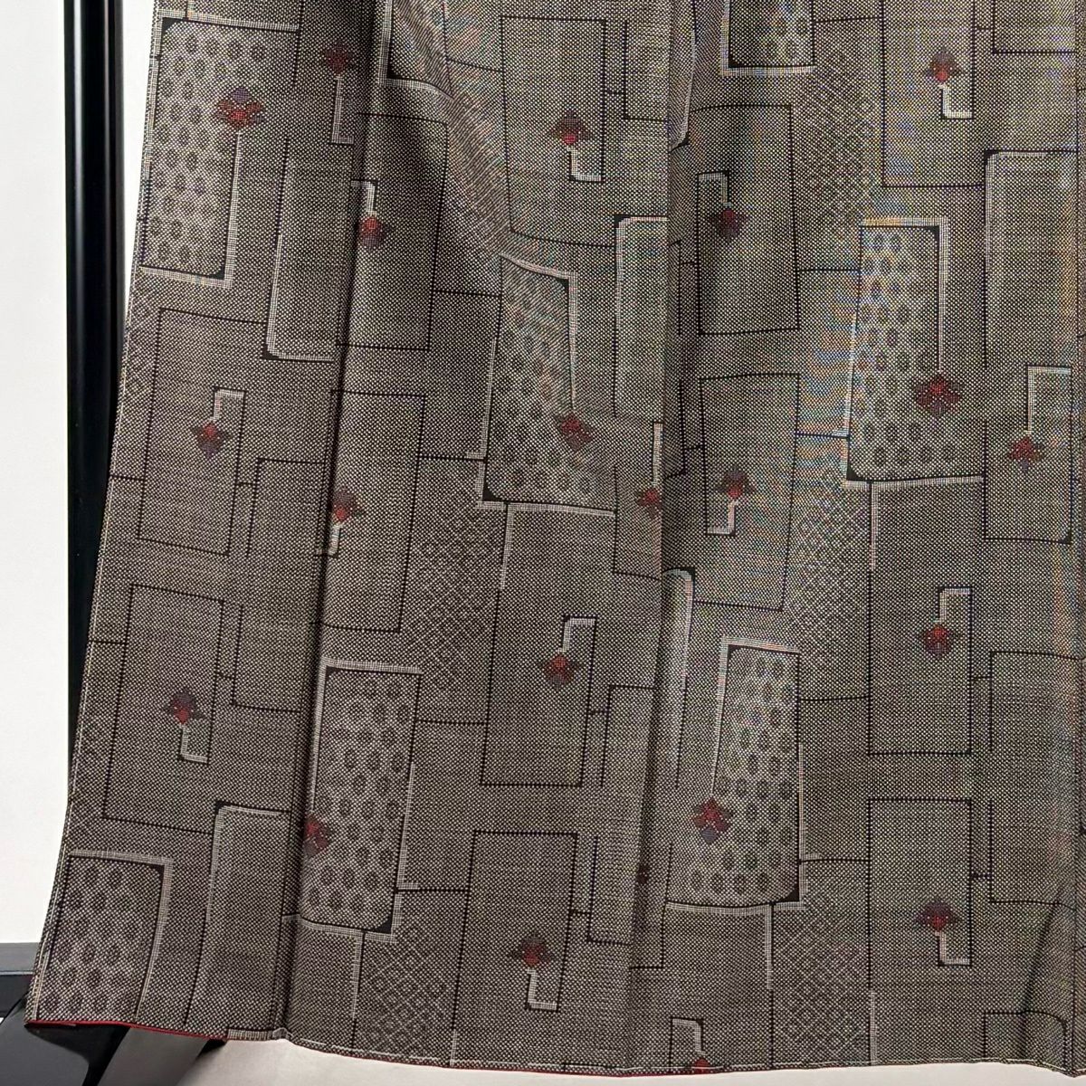 【美品】 大島紬織 身長164cm 袖長66.5cm M 雙層 純泥染 證書附帶 花 幾何圖案 焦茶 純蠶絲 優品級