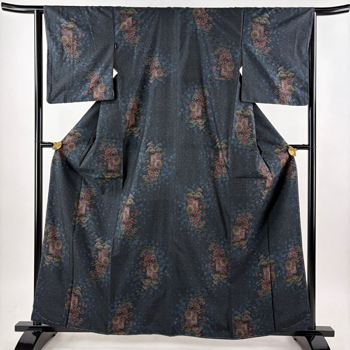 【美品】 大島紬織 身長161.5cm 袖長64cm M 雙層 鈕扣領 純泥染 證書附帶 御所車 松樹 深藍 純蠶絲 優品級