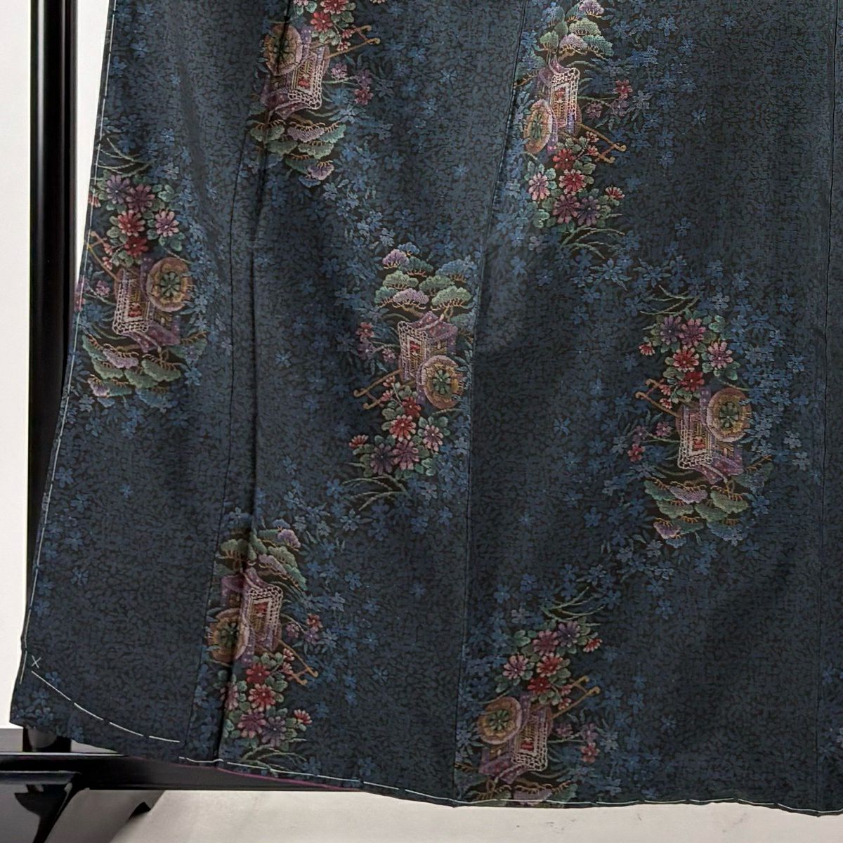 【美品】 大島紬織 身長161.5cm 袖長64cm M 雙層 鈕扣領 純泥染 證書附帶 御所車 松樹 深藍 純蠶絲 優品級