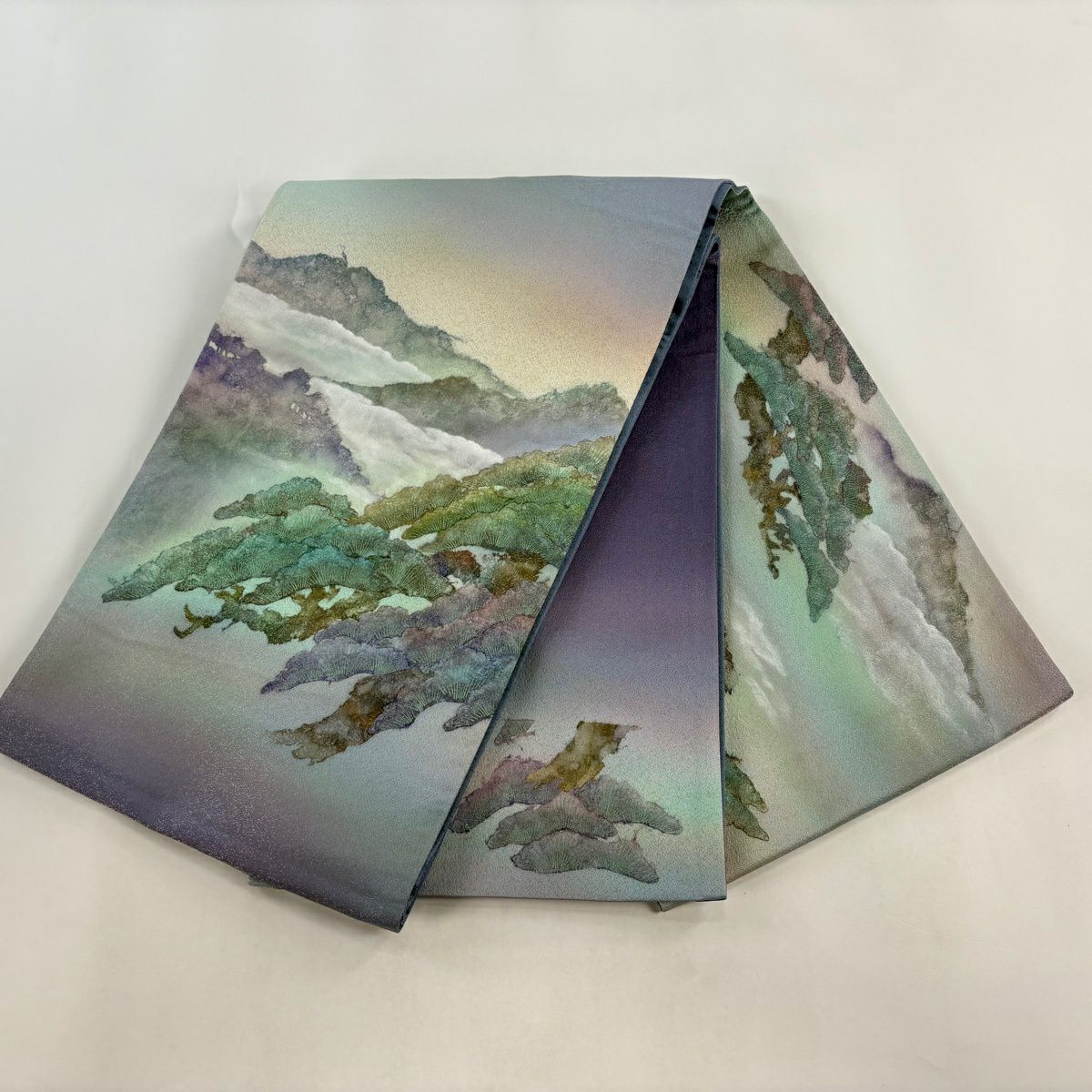【美品】 袋帶 秀品級 落款あり 風景 松樹 銀線 金銀彩 薄紫 お太鼓柄 純蠶絲