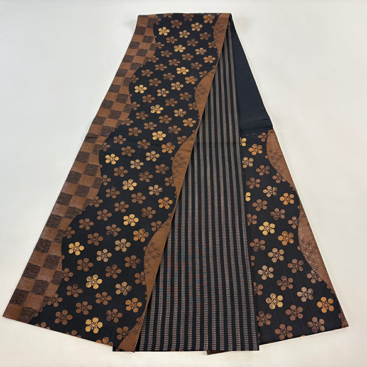 【美品】 袋帶 秀品級 梅花鉢 市松樹 金金箔 焦茶 六通 純蠶絲