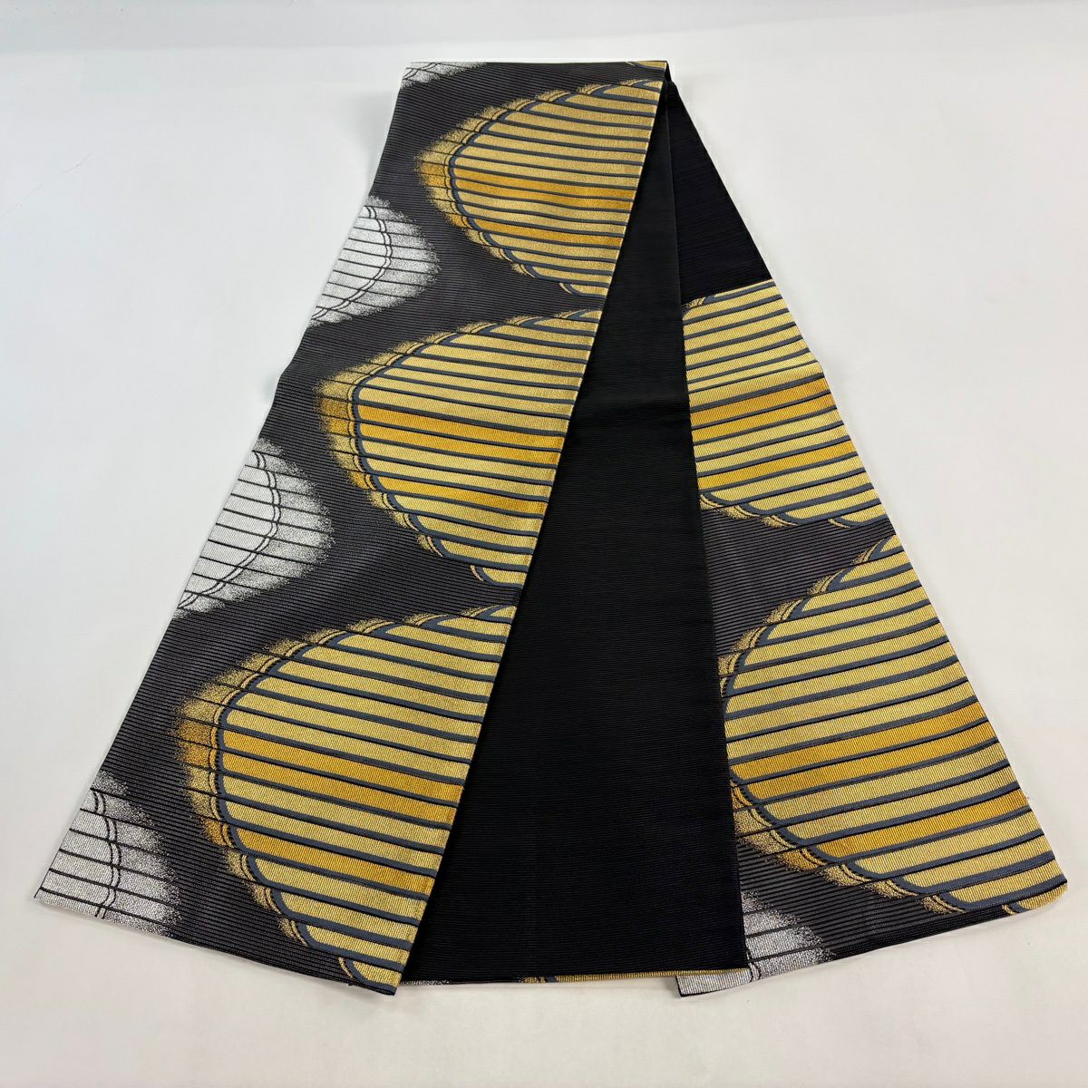 【美品】 袋帶 秀品級 幾何學 縞 金銀彩 黑灰 六通 純蠶絲
