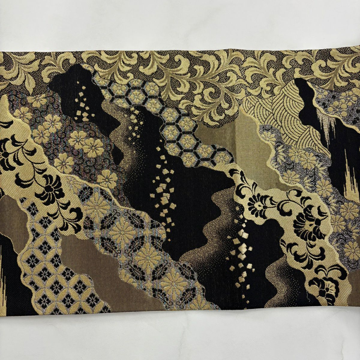 【美品】 袋帶 秀品級 花唐草紋 有職紋樣 金銀線 金金箔 金色 六通 純蠶絲