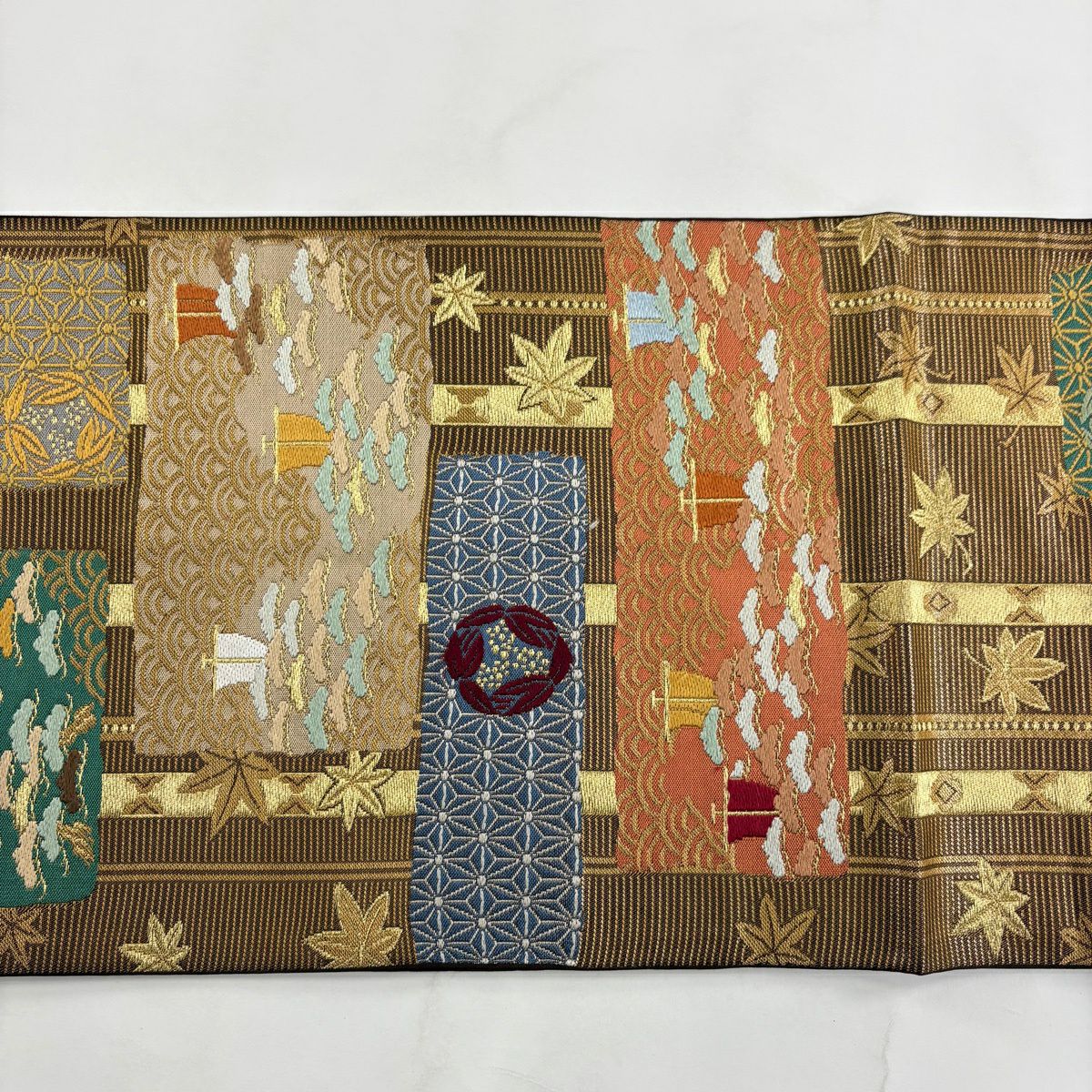【美品】 袋帶 秀品級 本袋帶 松樹 有職紋刺繡 金線 焦茶 六通 純蠶絲