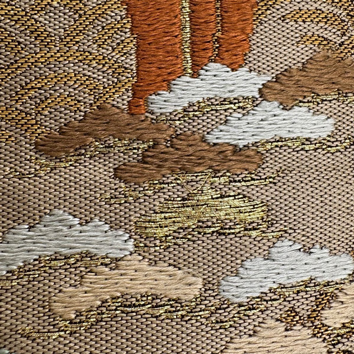 【美品】 袋帶 秀品級 本袋帶 松樹 有職紋刺繡 金線 焦茶 六通 純蠶絲