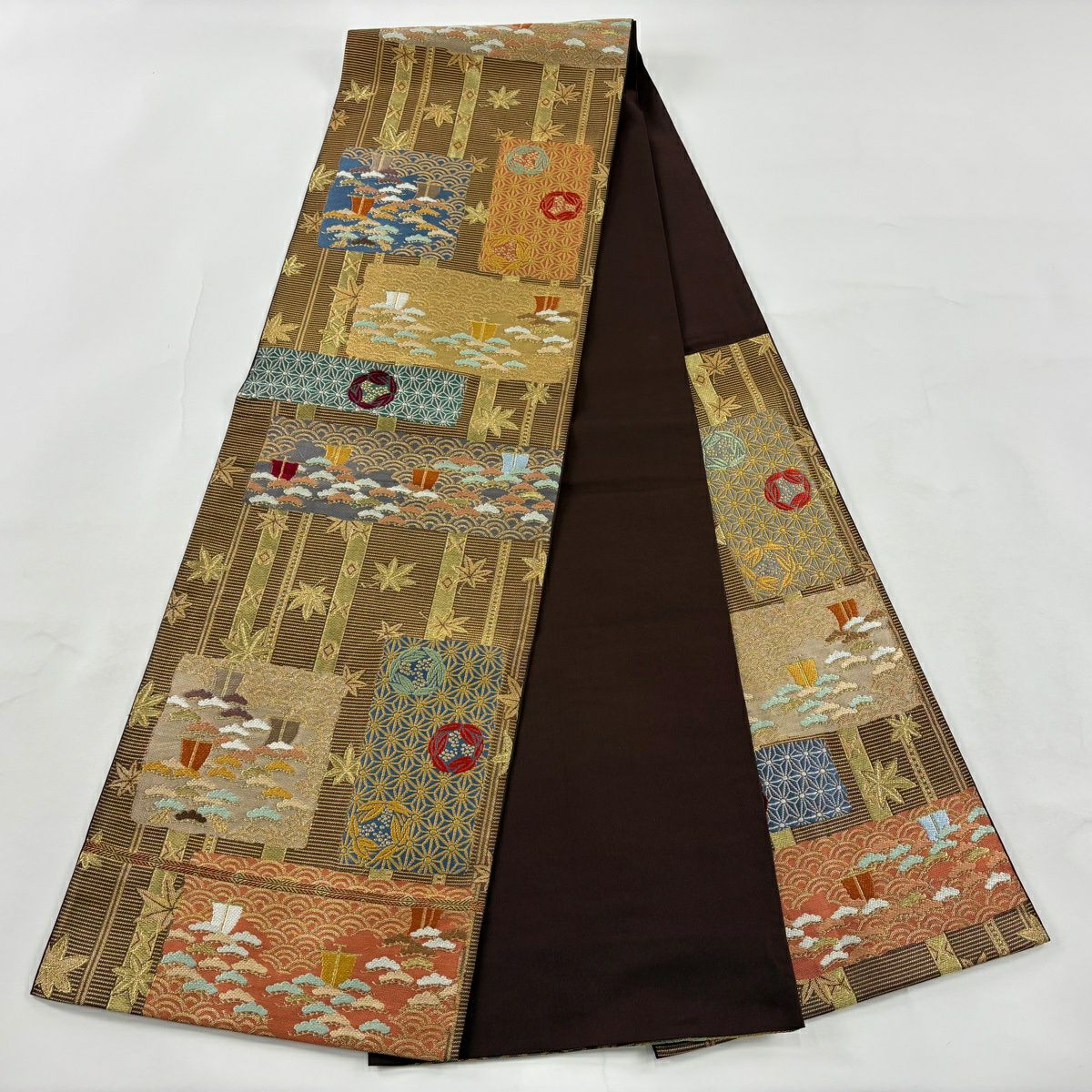 【美品】 袋帶 秀品級 本袋帶 松樹 有職紋刺繡 金線 焦茶 六通 純蠶絲