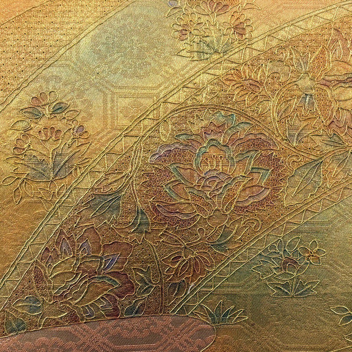 【美品】 袋帶 秀品級 草花紋紋 霞 刺繡 金彩裝飾 淺橙色 大鼓圖案 純蠶絲