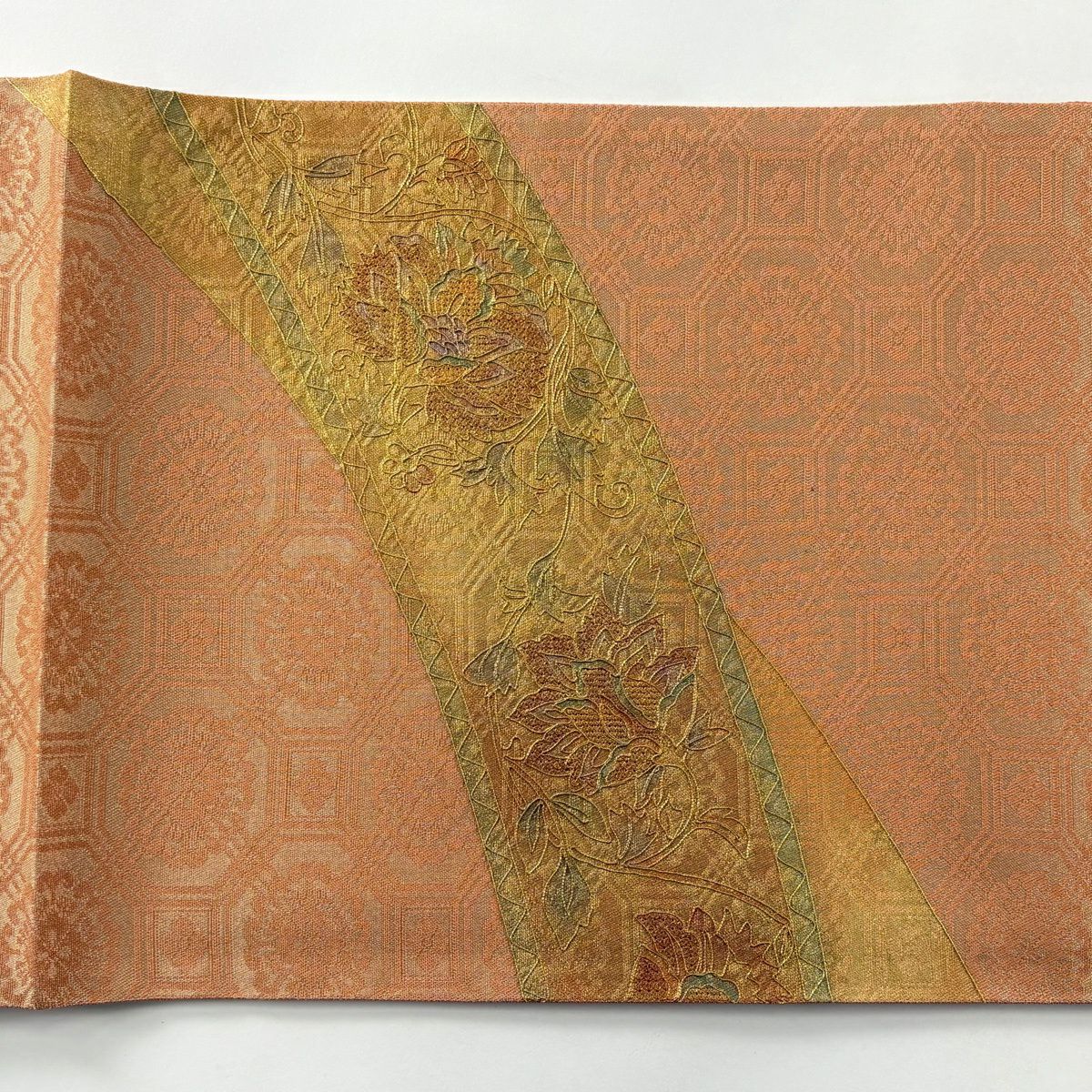 【美品】 袋帶 秀品級 草花紋紋 霞 刺繡 金彩裝飾 淺橙色 大鼓圖案 純蠶絲