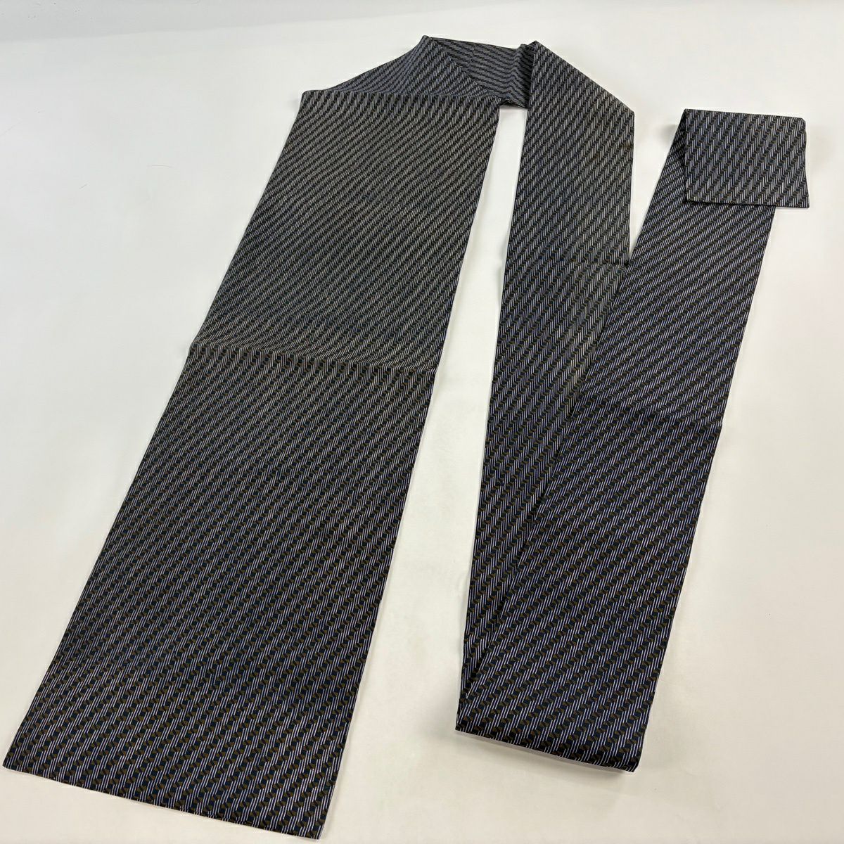 【美品】 名古屋帶 秀品級 幾何學 細條 深藍 純蠶絲