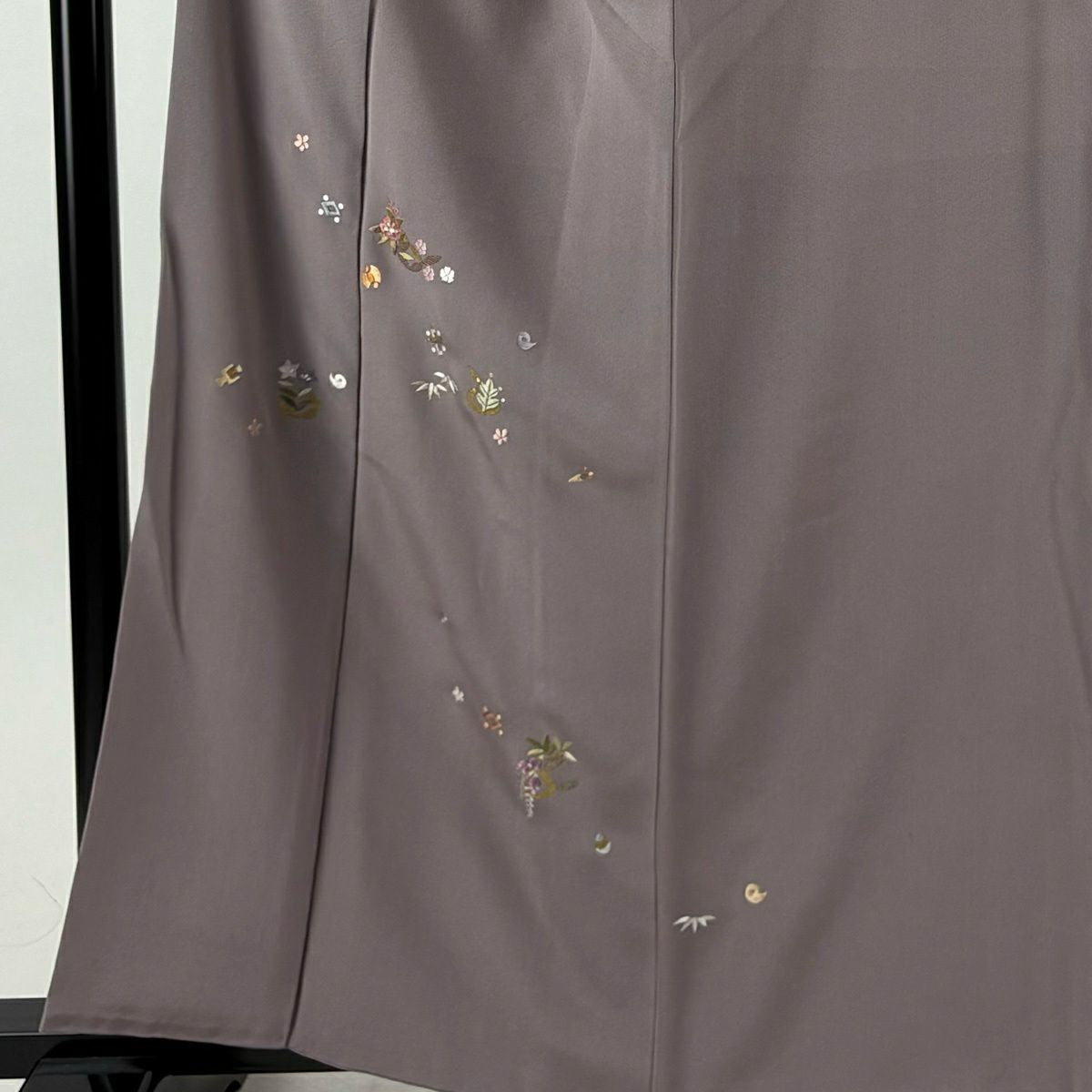 付下 身長160cm 袖長65cm M 雙層 由水十久 落款あり 寶盡くし 草花紋刺繡 金金箔 灰紫 純蠶絲 名品級