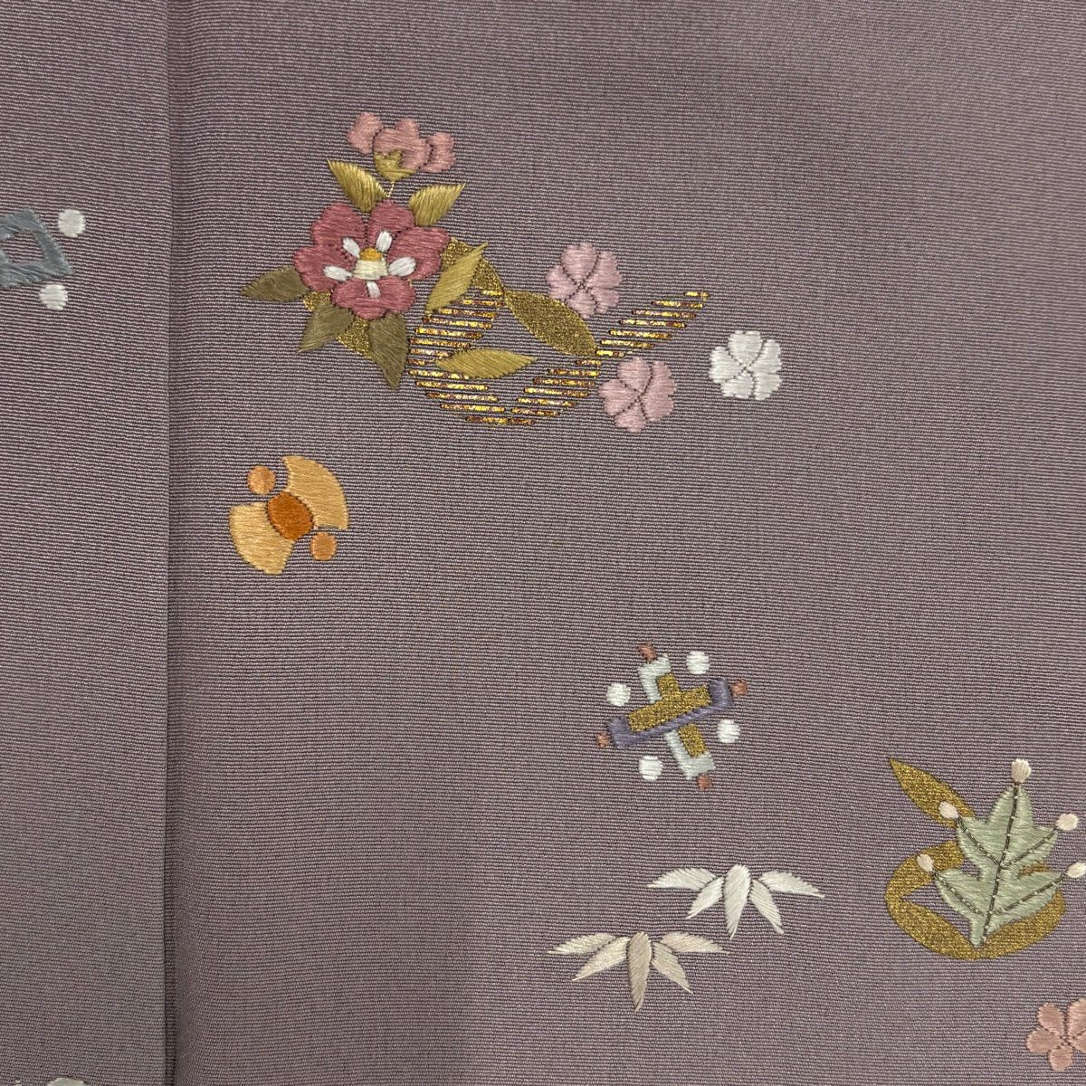 付下 身長160cm 袖長65cm M 雙層 由水十久 落款あり 寶盡くし 草花紋刺繡 金金箔 灰紫 純蠶絲 名品級