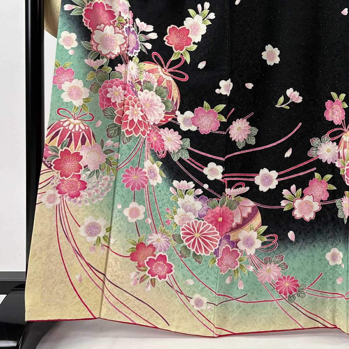 【美品】振袖禮服 身長165cm 袖長66cm M 雙層 くす玉 草花紋紋 金通し 金銀彩 黑 純蠶絲 逸品級