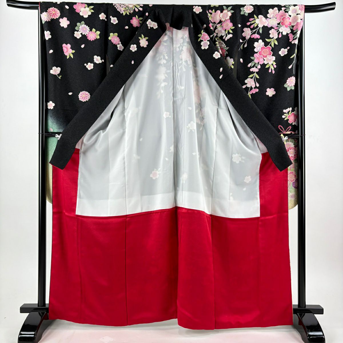 【美品】振袖禮服 身長165cm 袖長66cm M 雙層 くす玉 草花紋紋 金通し 金銀彩 黑 純蠶絲 逸品級