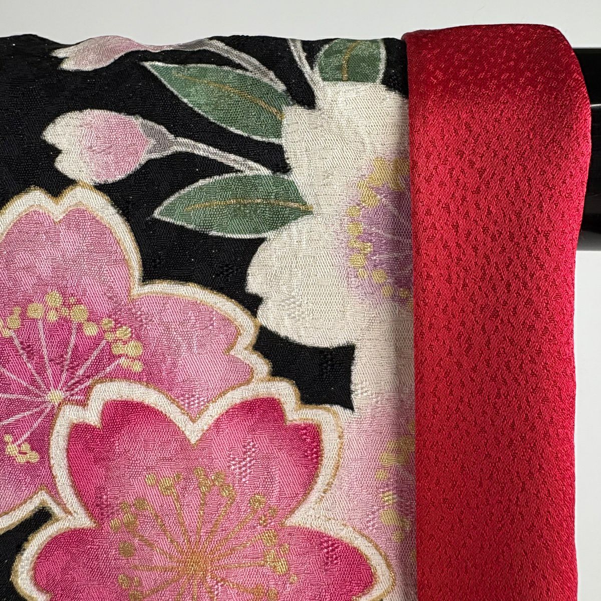 【美品】振袖禮服 身長165cm 袖長66cm M 雙層 くす玉 草花紋紋 金通し 金銀彩 黑 純蠶絲 逸品級