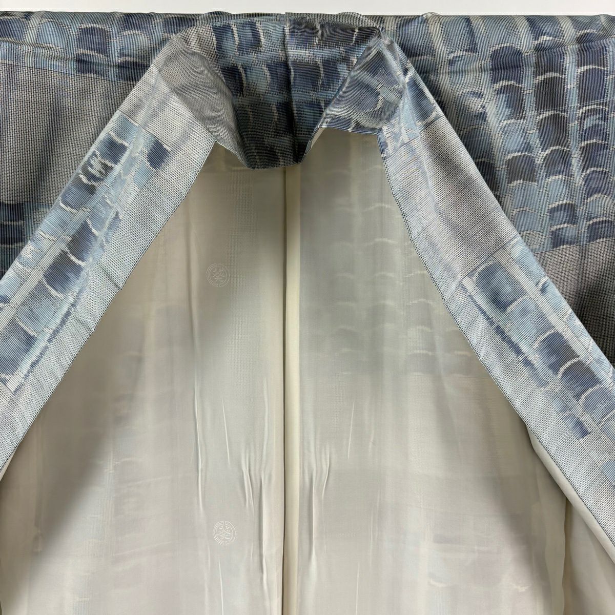 【美品】 大島織 身長158cm 袖長63cm S 雙層 都喜ヱ門 證書附帶 瓦 變市松樹 青灰色 純蠶絲 逸品級