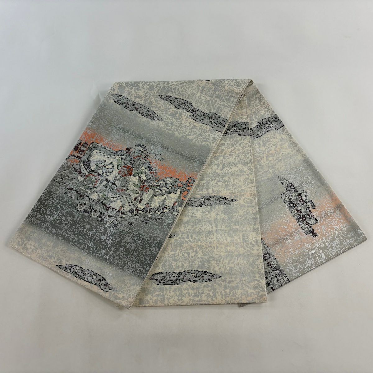 【美品】 袋帶 逸品級 落款 牛首紬織織 草花紋紋 霞 金銀彩 灰白 お太鼓柄 純蠶絲