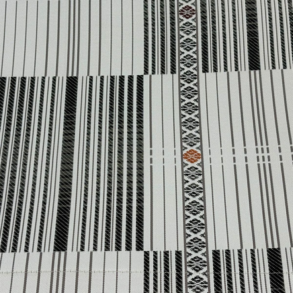 【美品】 名古屋帶 逸品級 八寸名古屋帶 松樹葉裁縫 灰白 純蠶絲