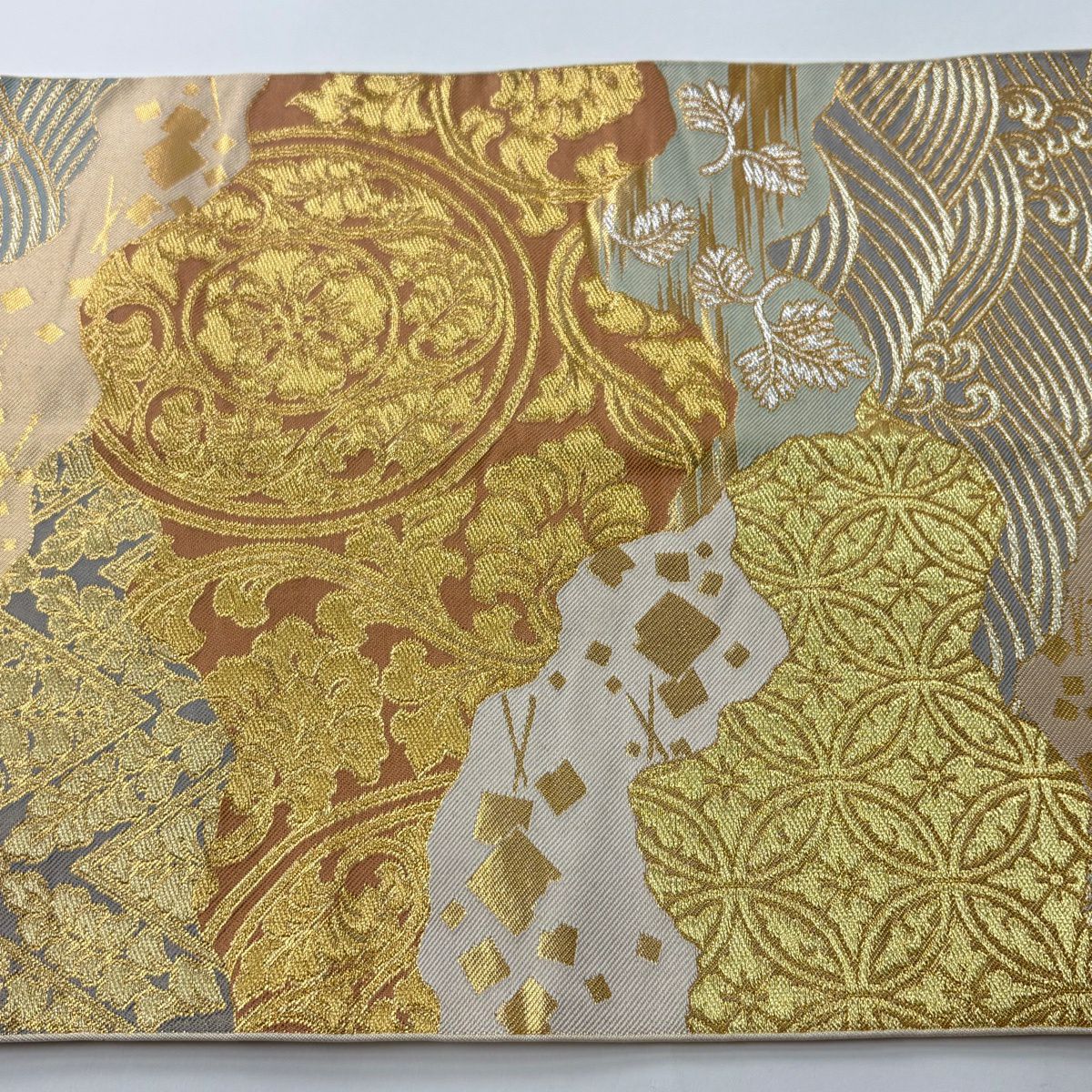 【美品】 袋帶 名品級 川島織物 落款 花唐草紋 七寶花菱 金銀線 金金箔 米色 六通 純蠶絲