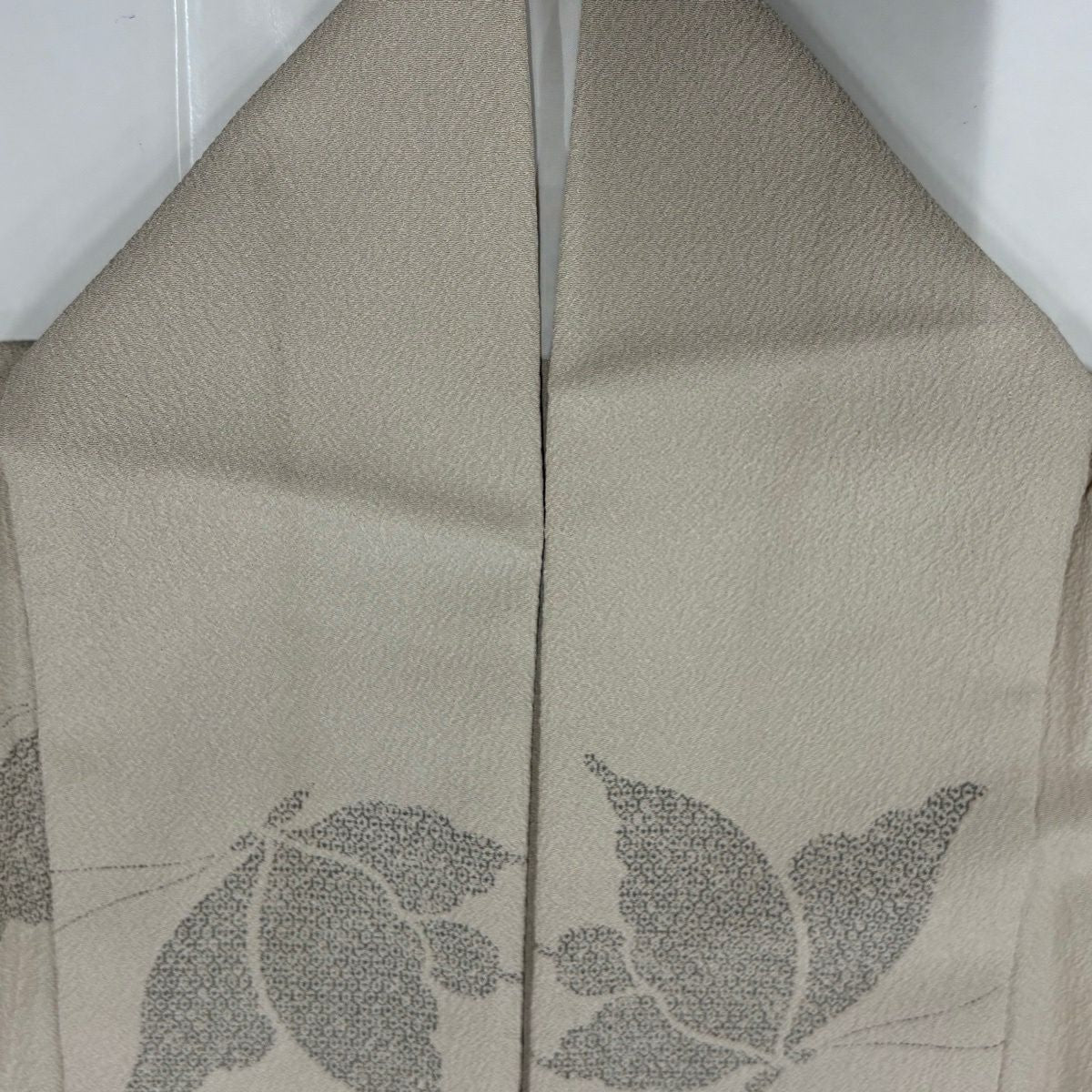 【美品】 小紋 身長157.5cm 袖長64cm M 單層 英 蝶 龜甲絣 米色 化纖 優品級