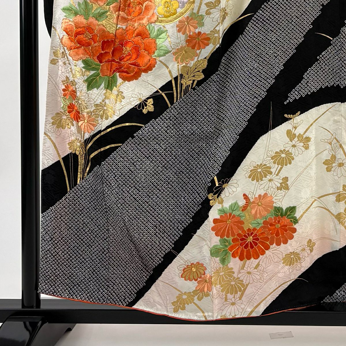 振袖禮服 身長159.5cm 袖長64cm M 雙層 牡丹 松樹梅花 刺繡 絞染 灰白 純蠶絲 秀品級