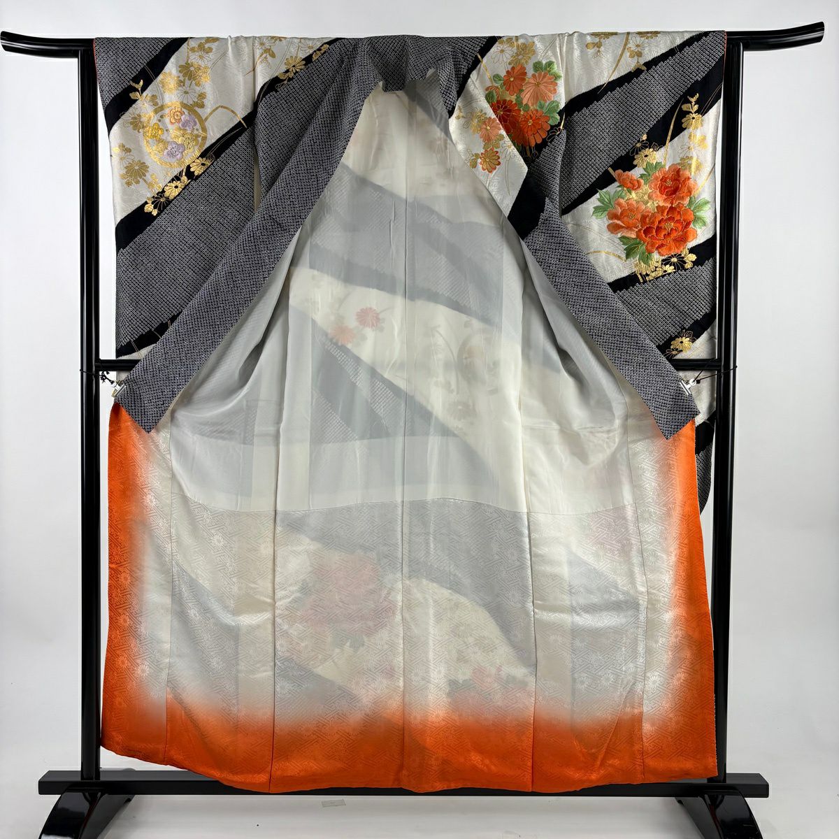 振袖禮服 身長159.5cm 袖長64cm M 雙層 牡丹 松樹梅花 刺繡 絞染 灰白 純蠶絲 秀品級
