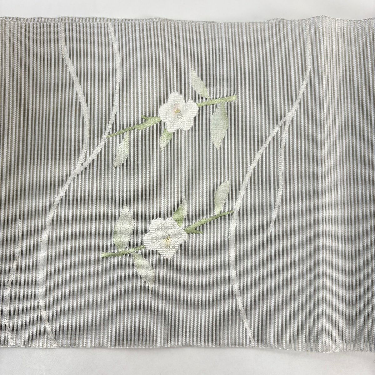 【美品】名古屋帶 秀品級 夏帶 絽 松樹葉裁縫 八寸名古屋帶 トンネル裁縫 枝花 金銀彩 灰色 純蠶絲