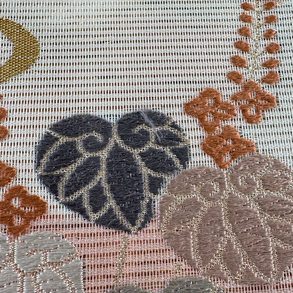 【美品】 袋帶 秀品級 夏帶 絽 鴛鴦 草花紋紋 刺繡 金金箔 米色 六通 純蠶絲