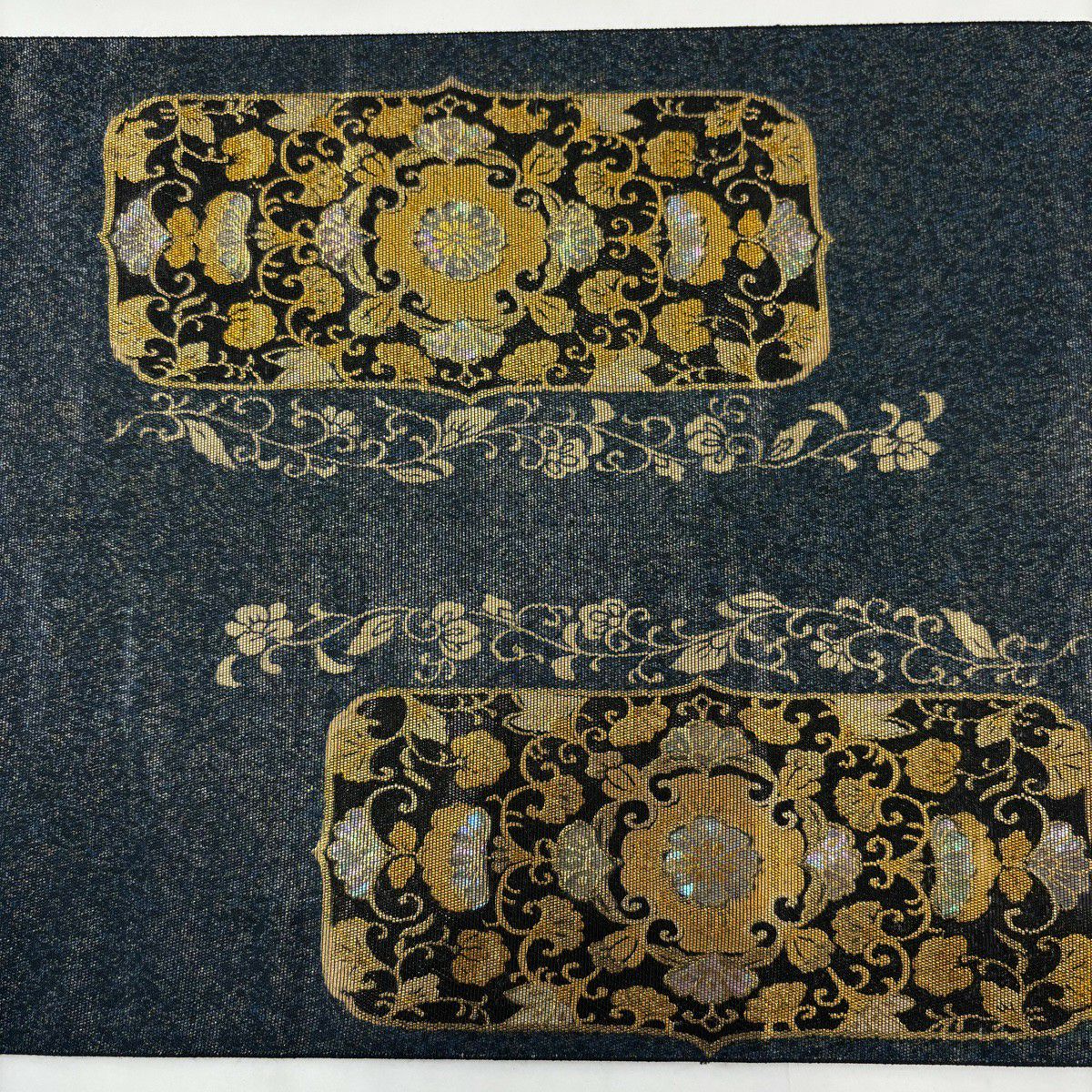 【美品】 袋帶 秀品級 鈴乃屋 華紋 鳥 螺鈿金金箔 深藍色 大鼓圖案 純蠶絲