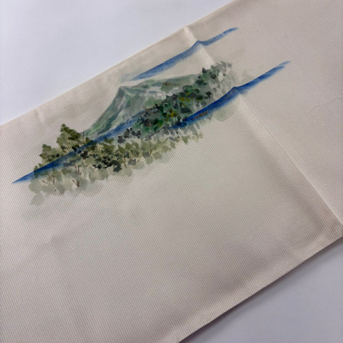 【美品】 袋帶 秀品級 落款あり 水邊的風景 磐梯山 金銀彩 金金箔 奶油色 大鼓圖案 純蠶絲