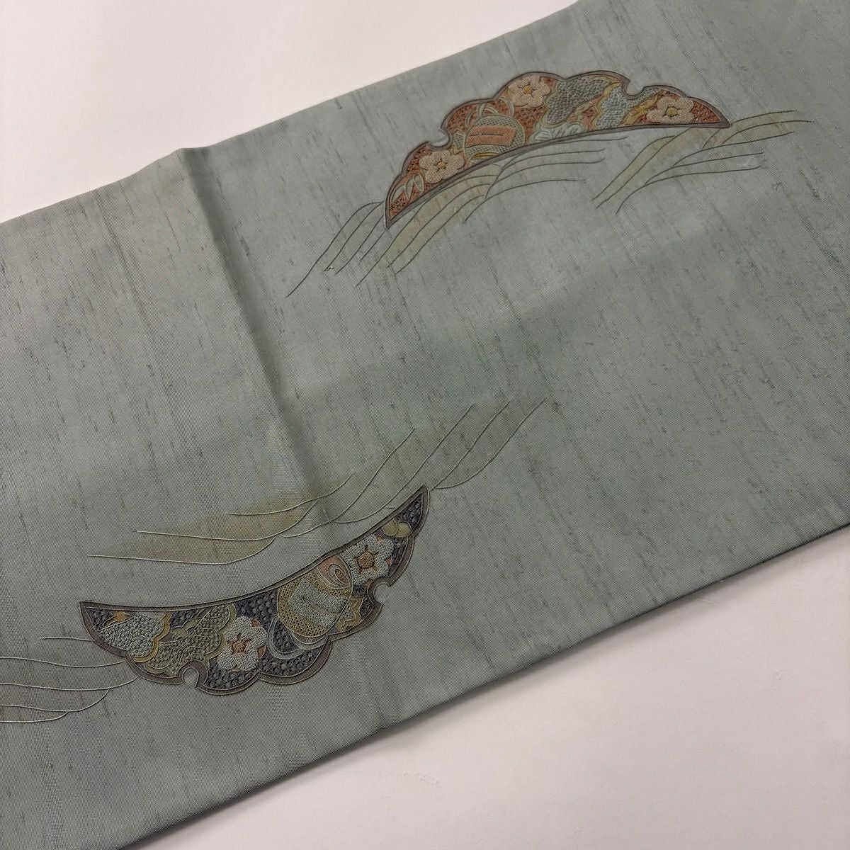 袋帶 秀品級 紬織織 雪芝 松樹竹子梅花 相良刺繡 汕頭刺繡 淺綠 お太鼓圖案 純蠶絲